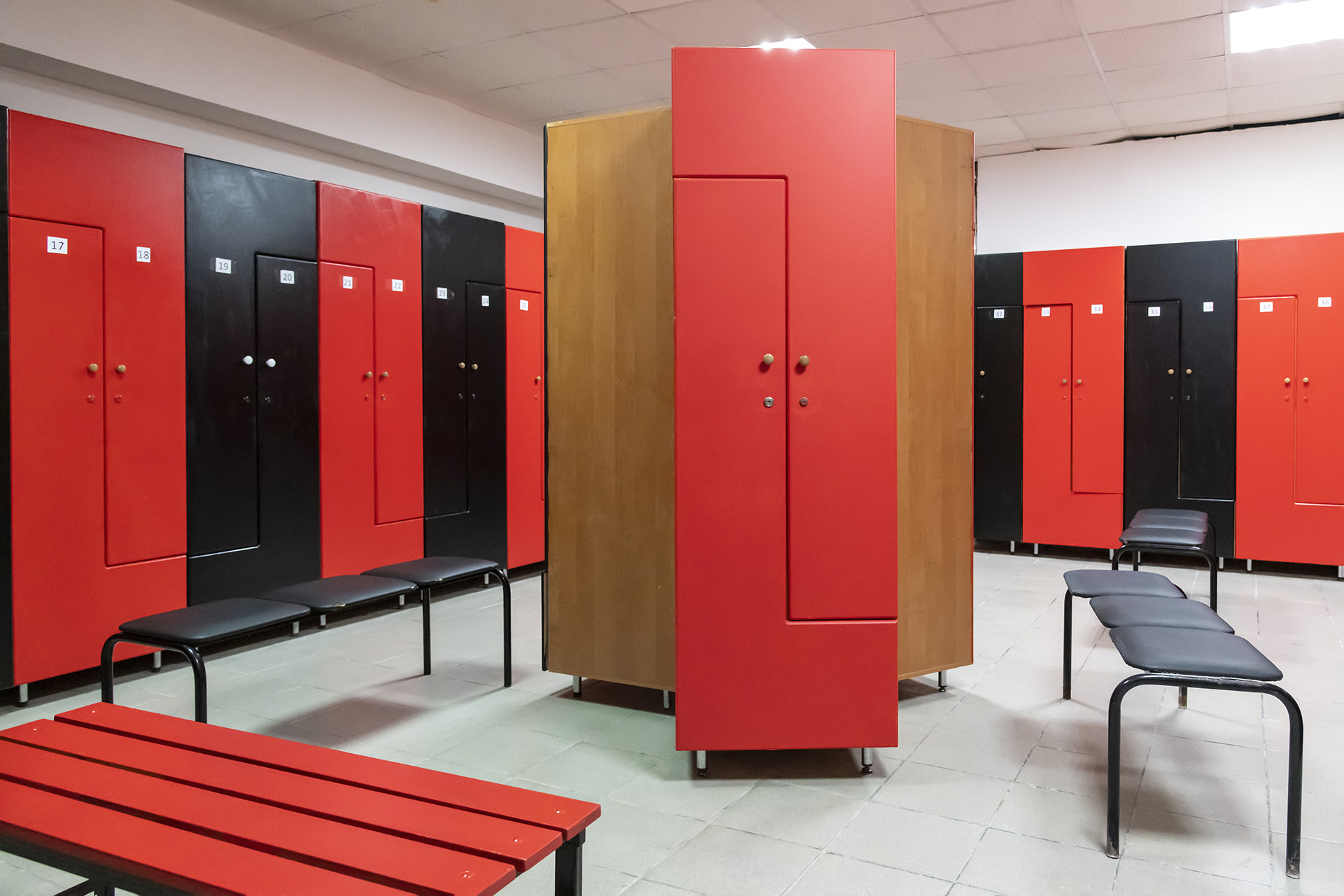 empty-changing-room-2023-11-27-05-29-38-utc